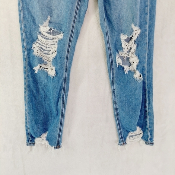 American Eagle Blue High-Rise Ripped Slim Fit Distressed Straight Leg Jeans 5681 - Picture 2 of 8